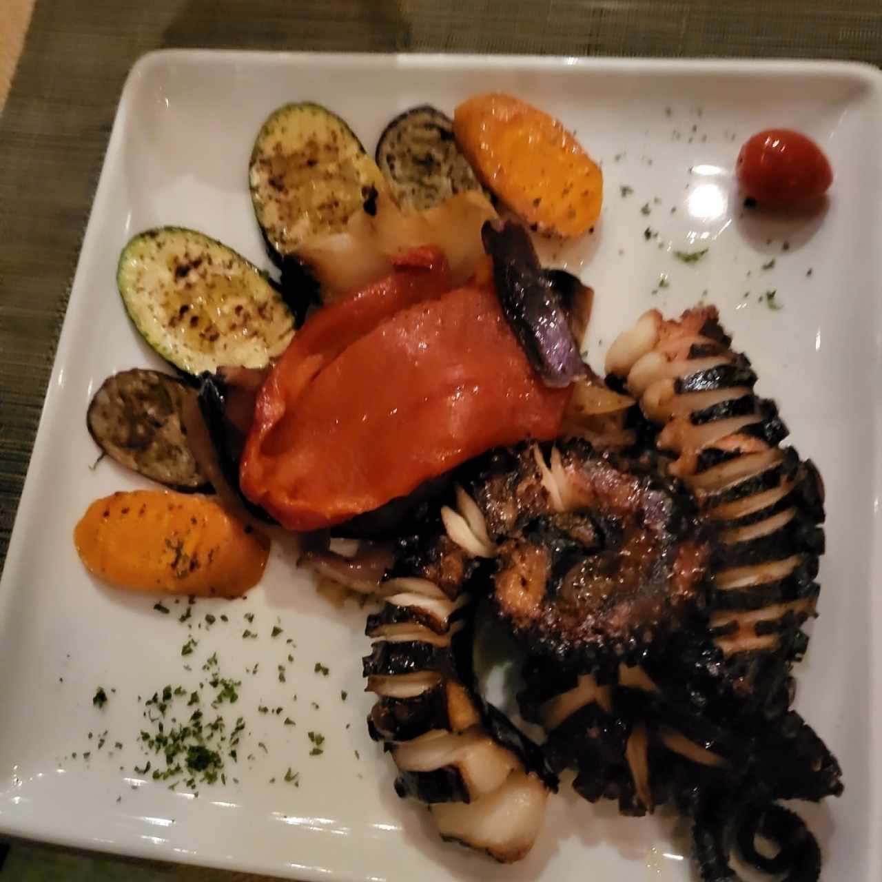 Pulpo Grillado sobre Lecho de vegetales