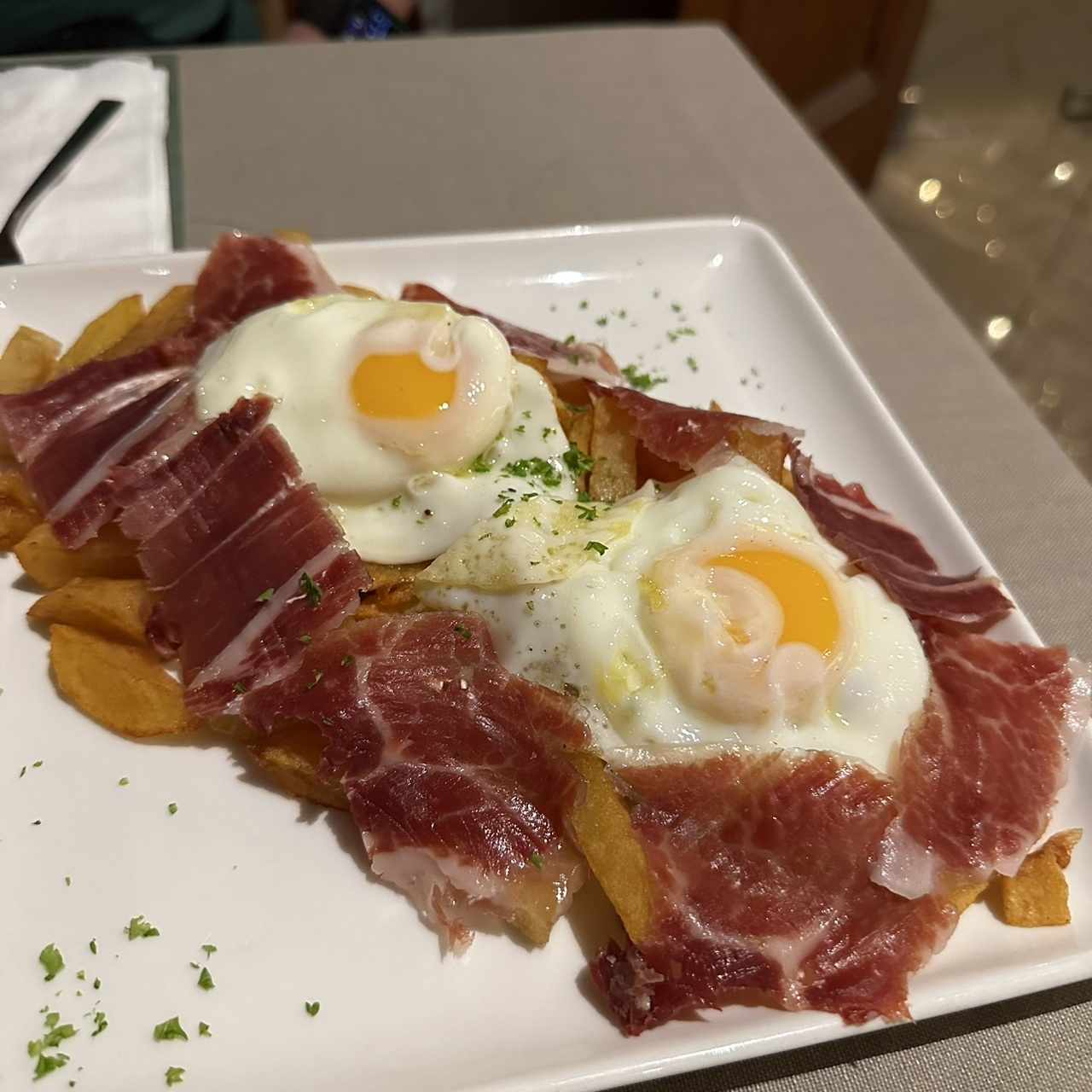 Huevos Rotos con Jamón Ibérico