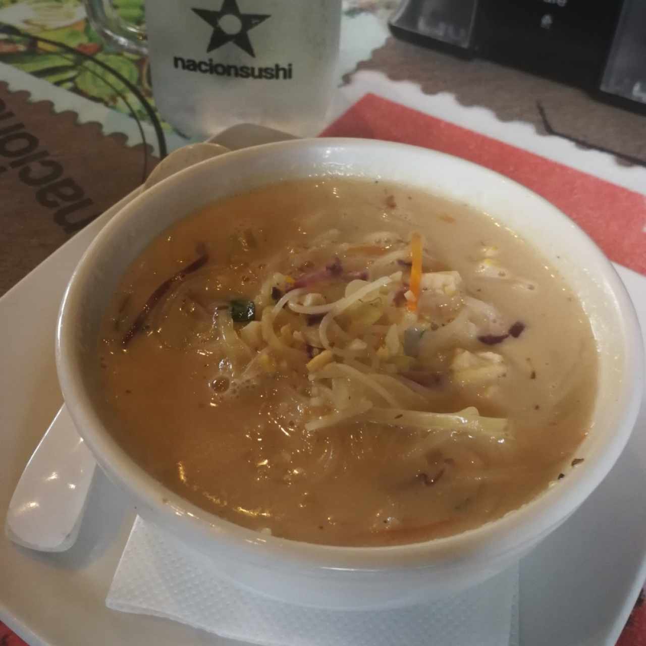 sopa de pollo con leche de coco