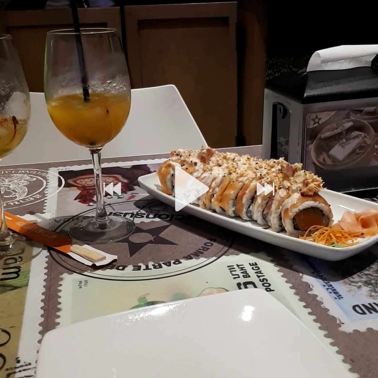 Sushi pizza de salmón