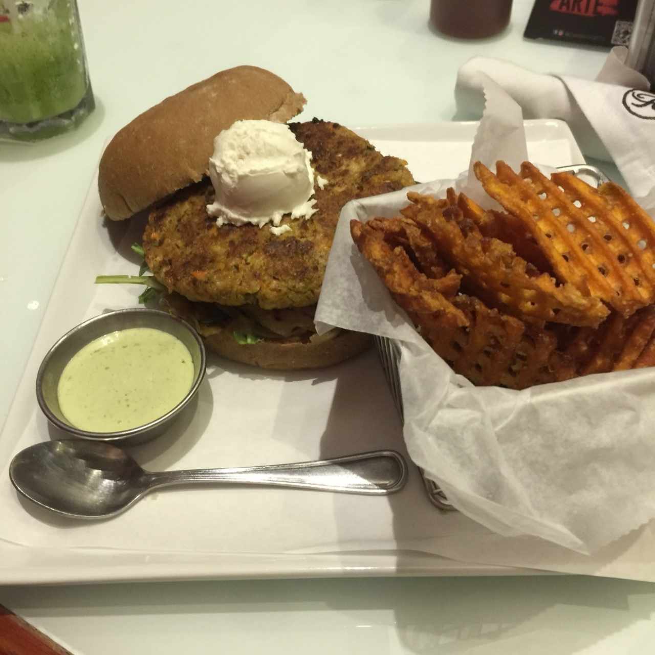 hamburguesa veggie con queso de cabra