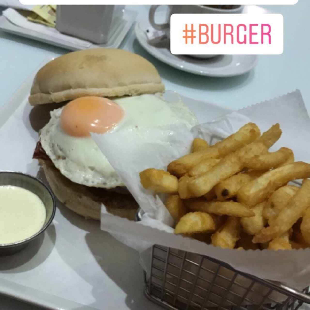 Hamburguesía (1/2lb)