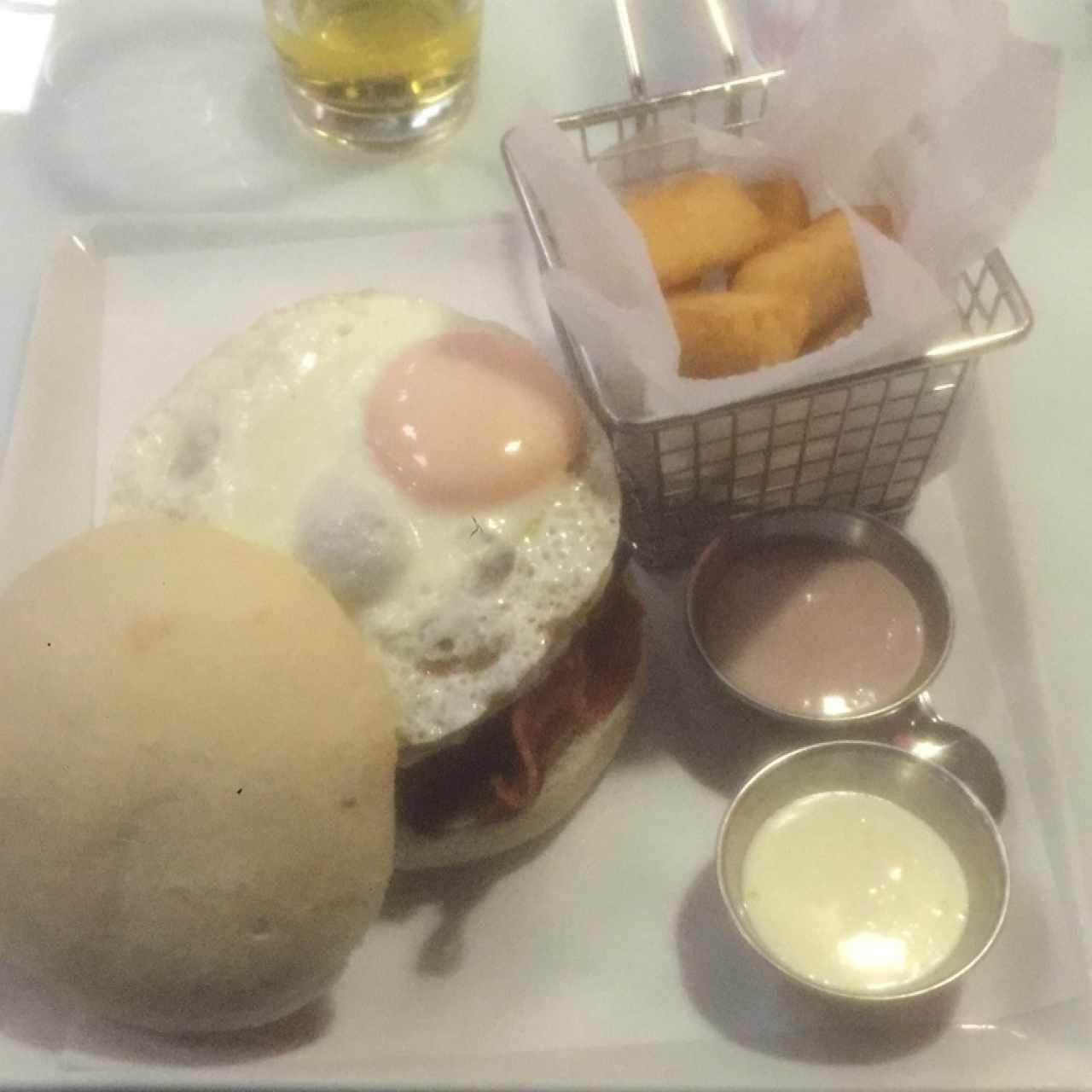 hamburguesa de pavo con yuca frita