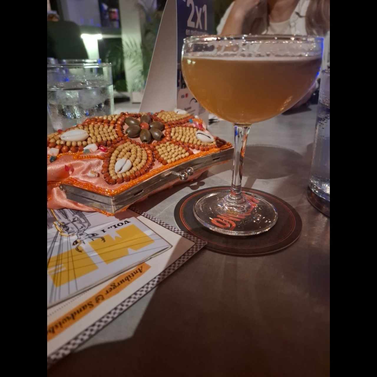 la abeja