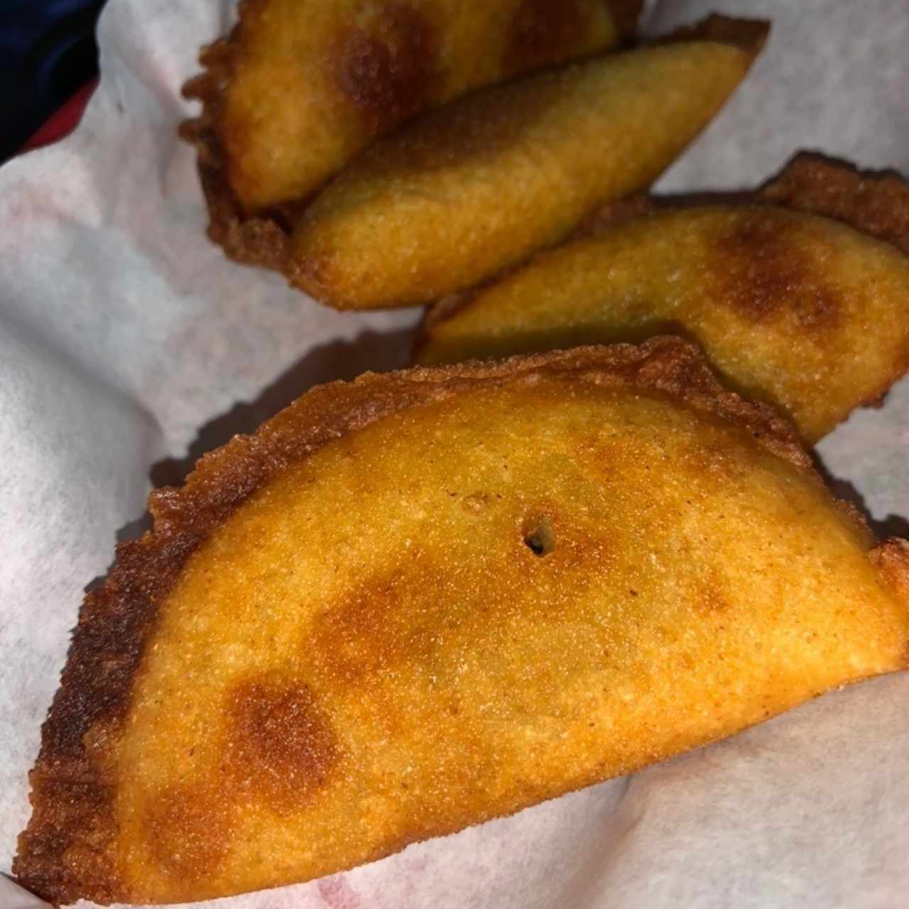 Mini empanaditas de pollo o carne 