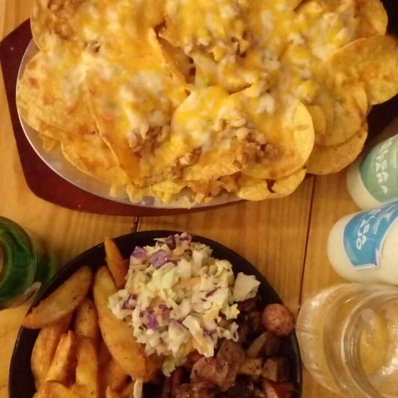 Nachos con pollo y picada mixta 