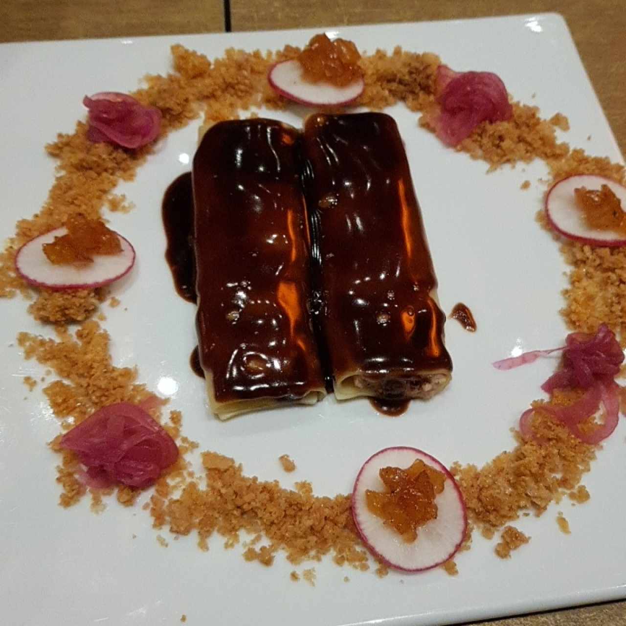 Canelones con cochinillo y chicharrón 