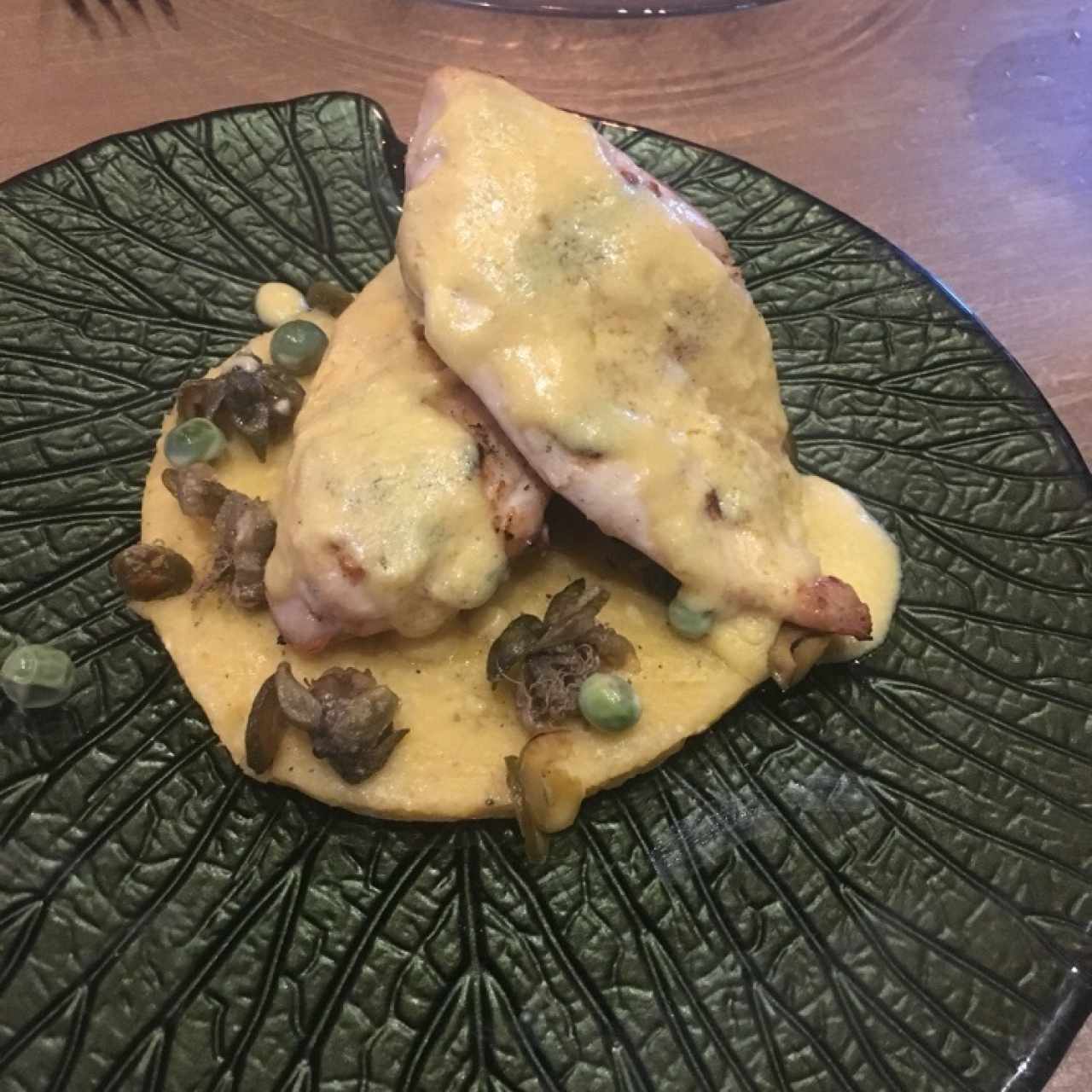 Pollo con maíz y aceite de culantro