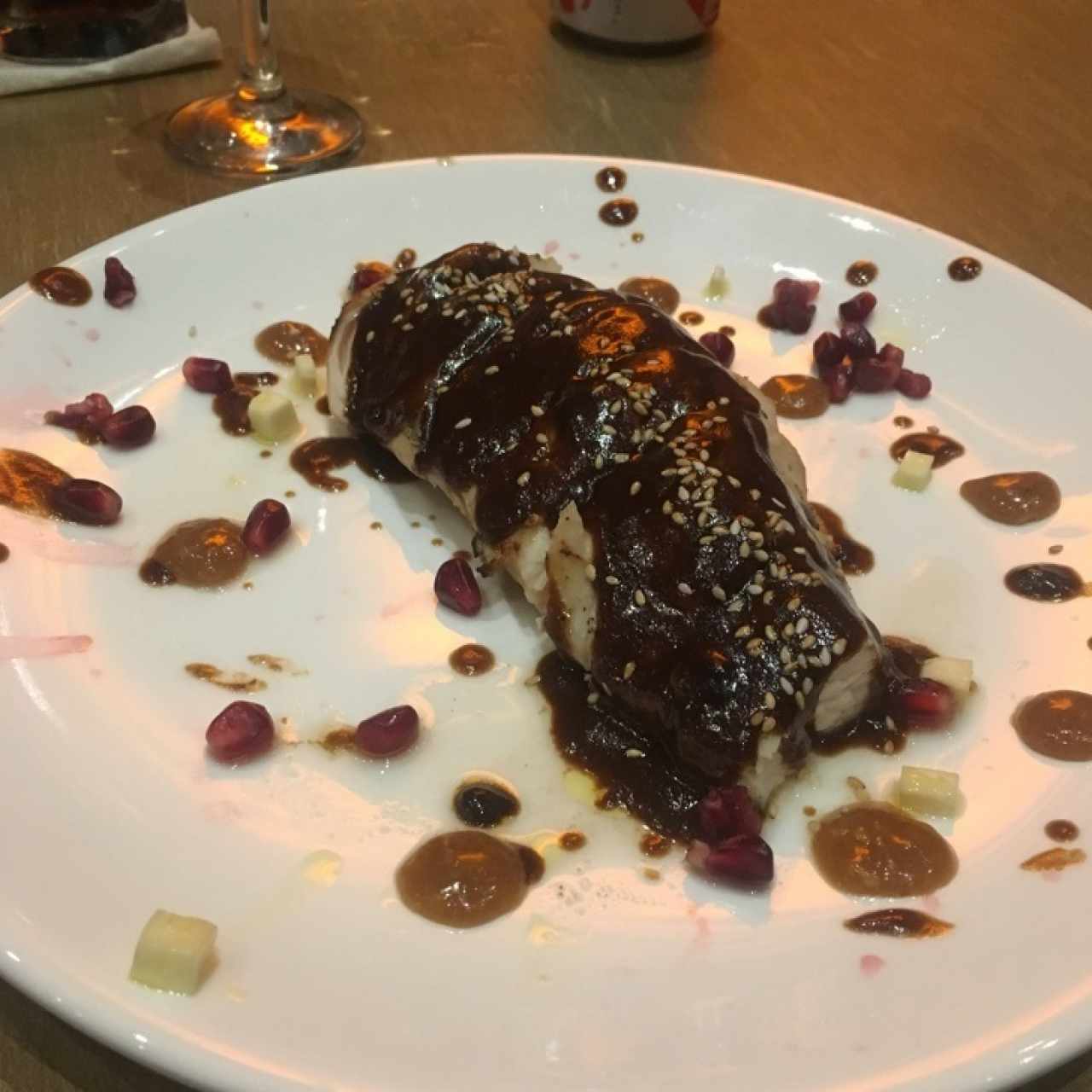 Pollo con mole de Turrón y Granada