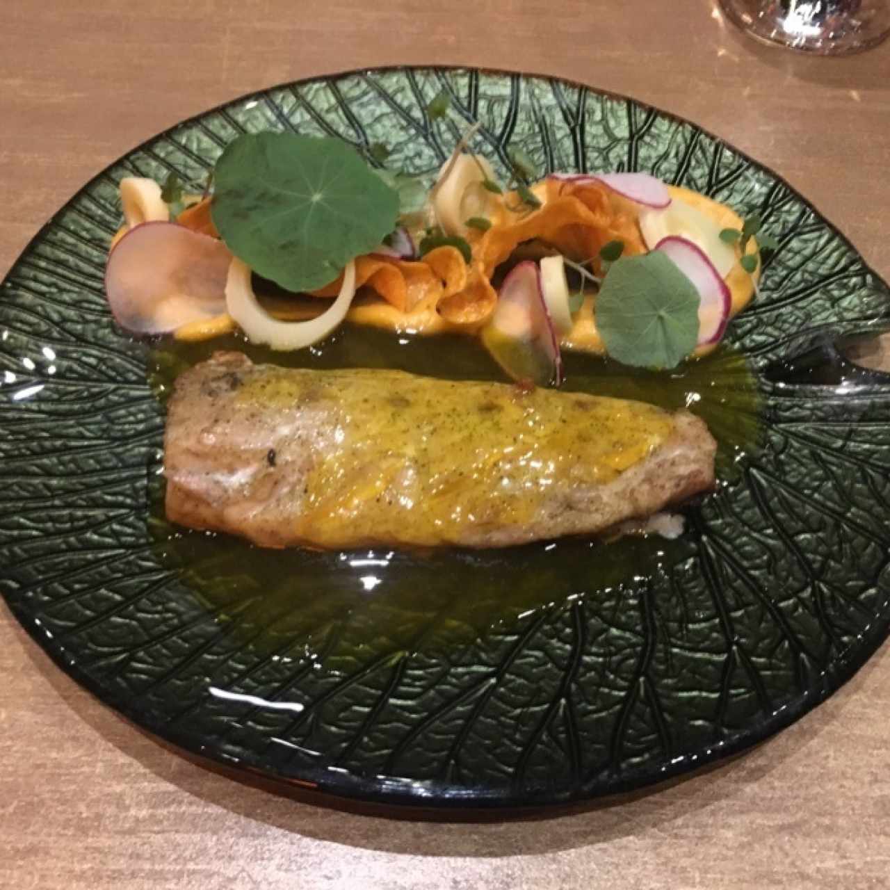 Corvina en salsa de azafrán, palmito y camote