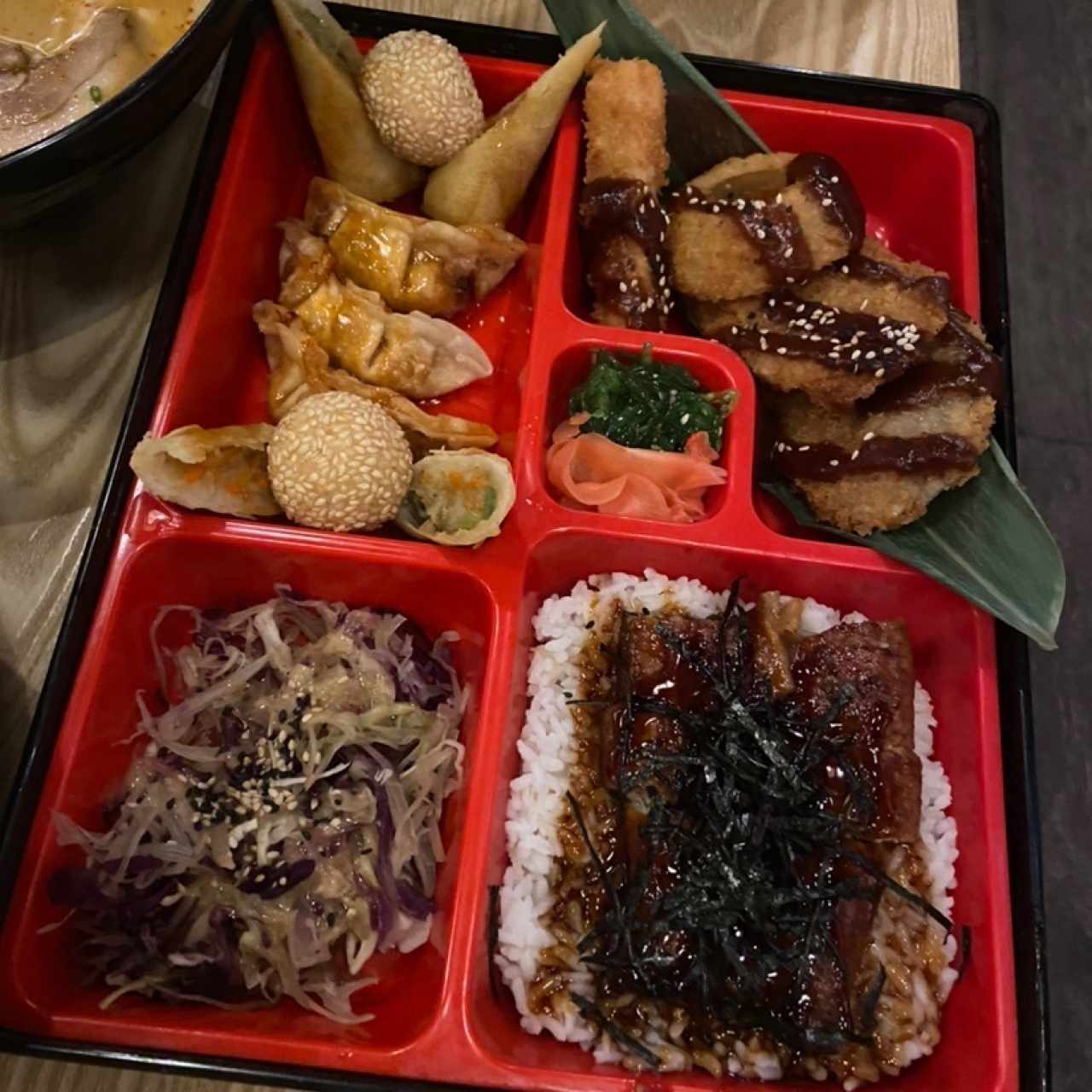 Bento Box de anguila 