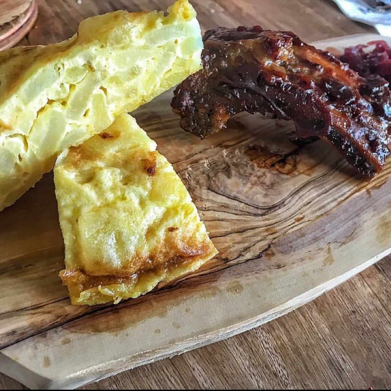 tortilla y costillas