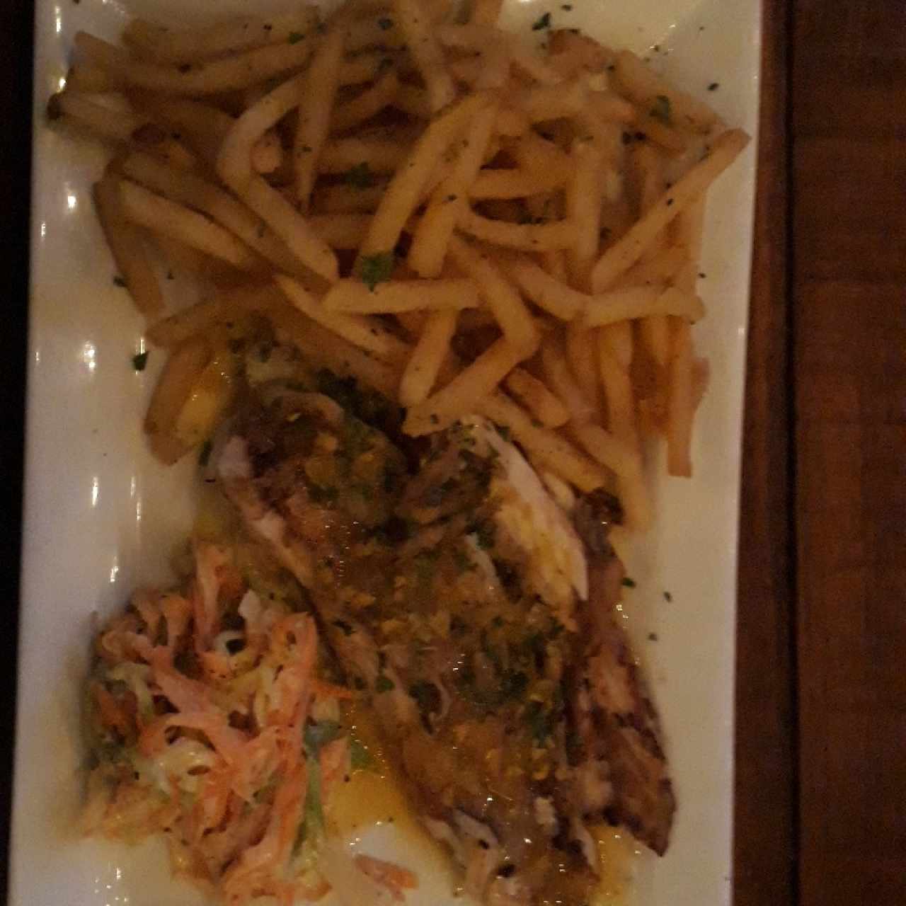 Filete de corvina al ajillo