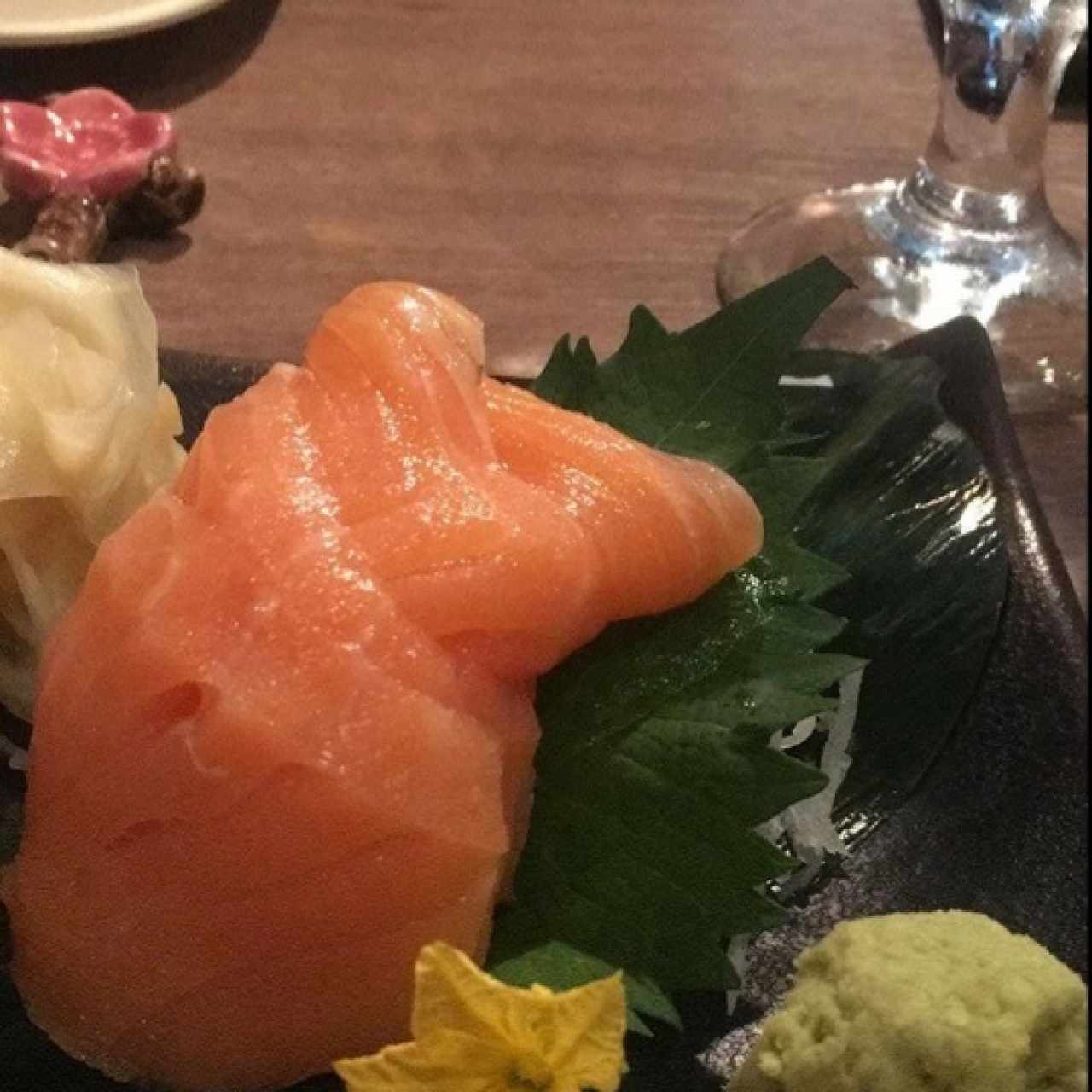 Sashimi de salmón