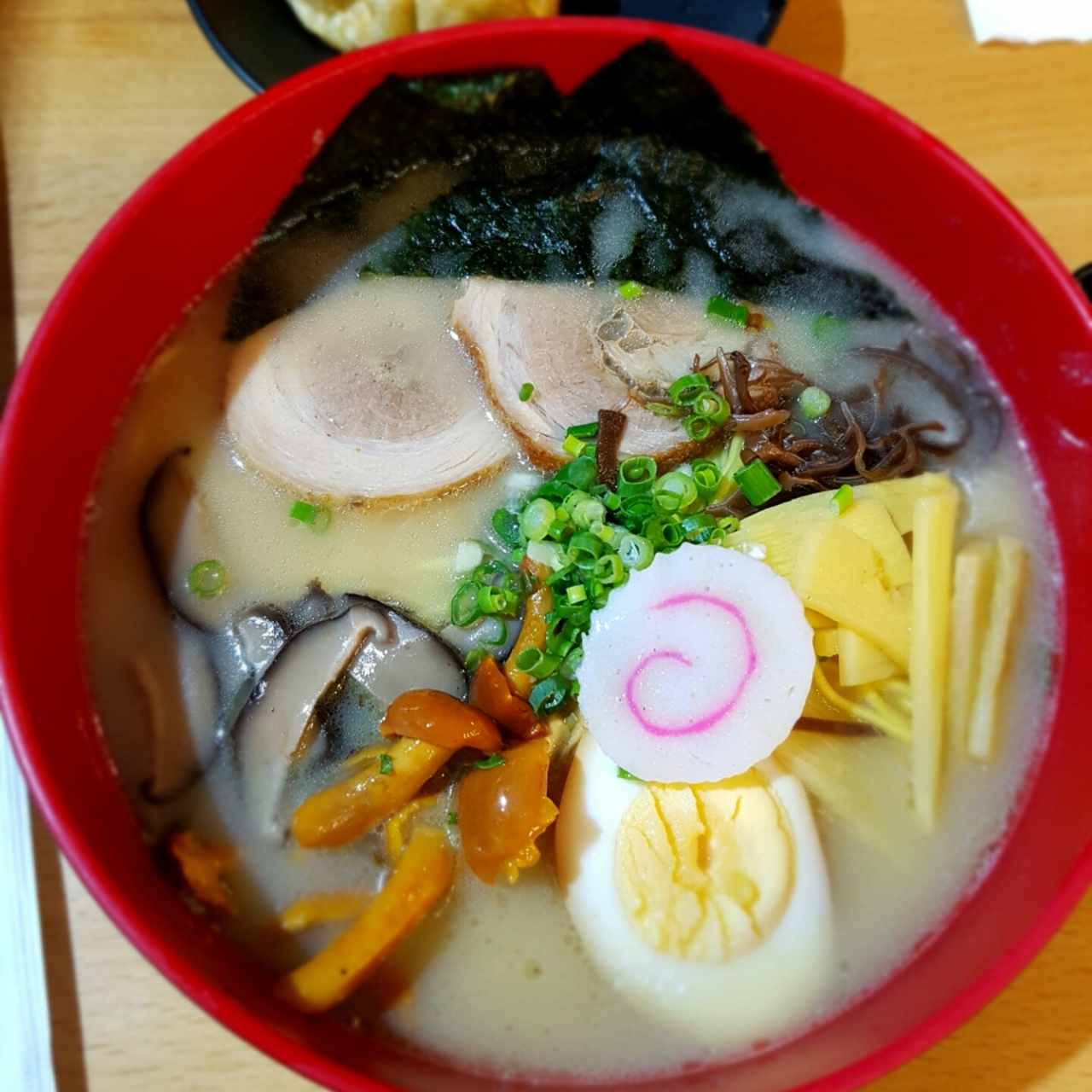 Ramen con cerdo y shitake