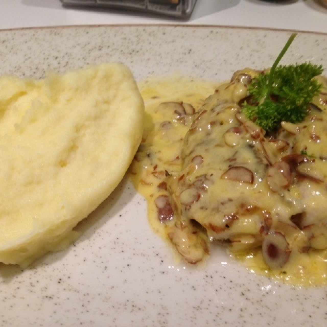 corvina al graten con almendras