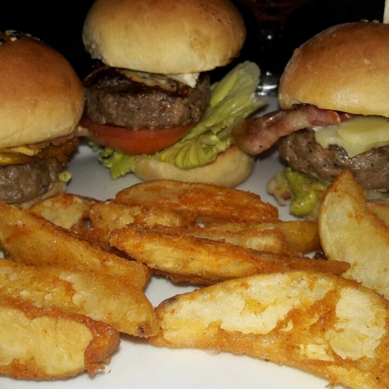 trilogía de hamburguesas con papas westerm 