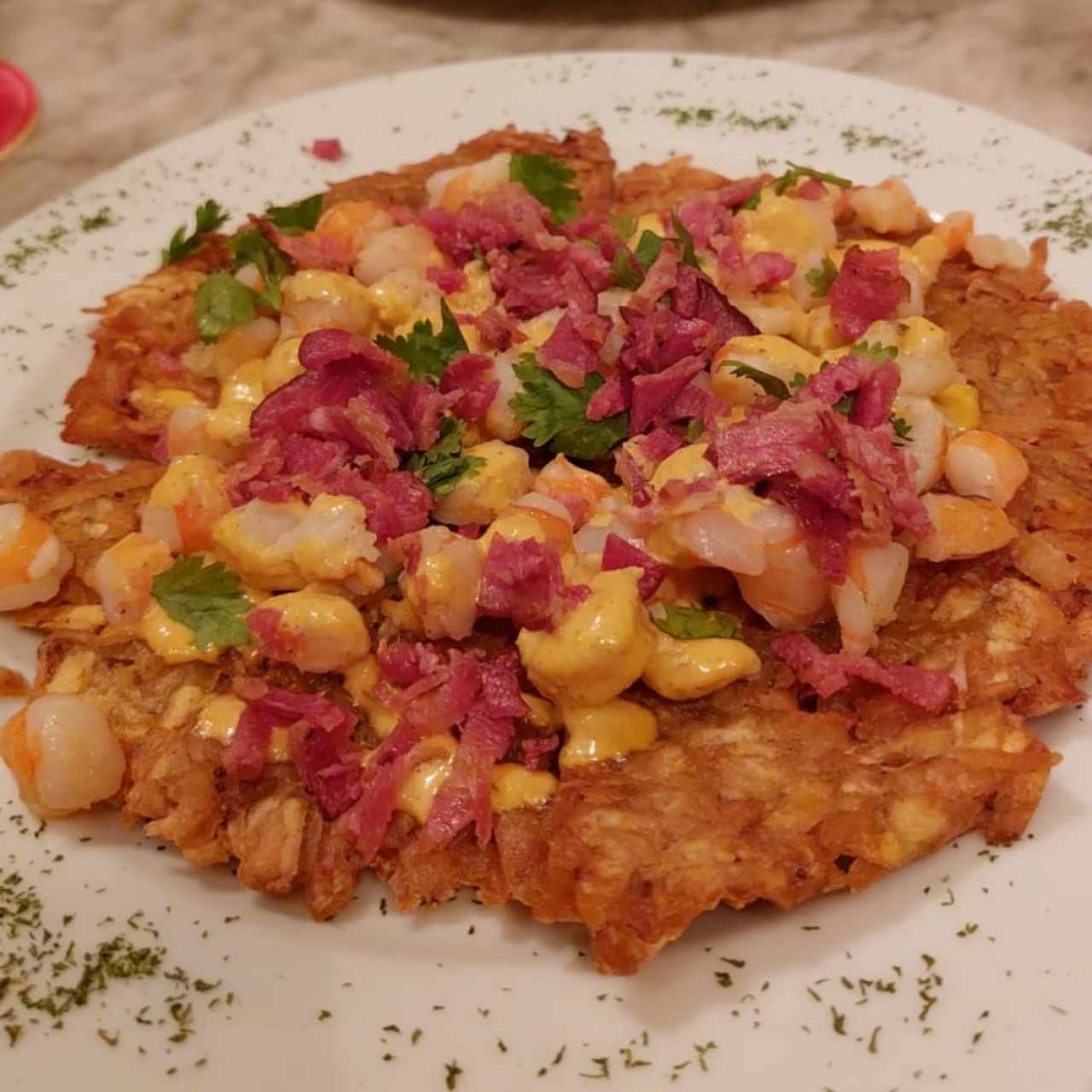 tostón de langostinos y bacon