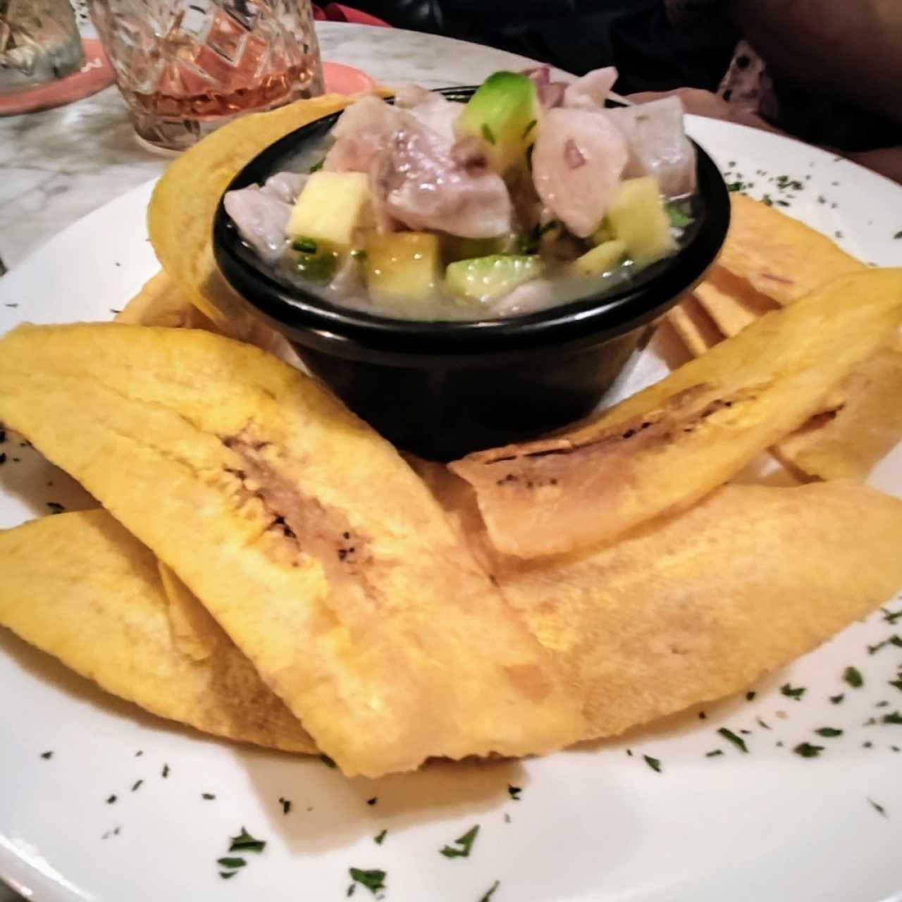 Ceviche de Corvina- Chips de plátano