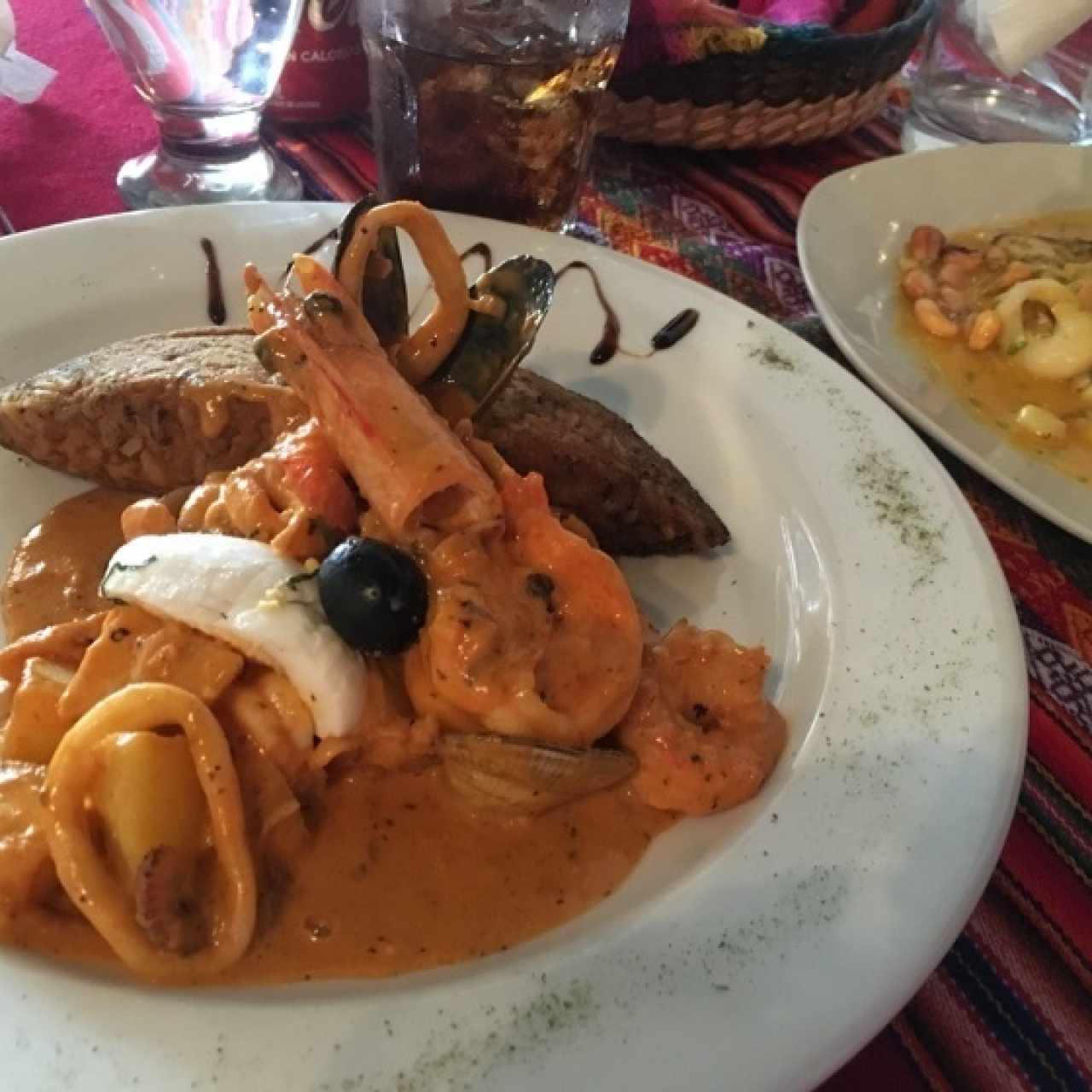 picante de mariscos con cau cau