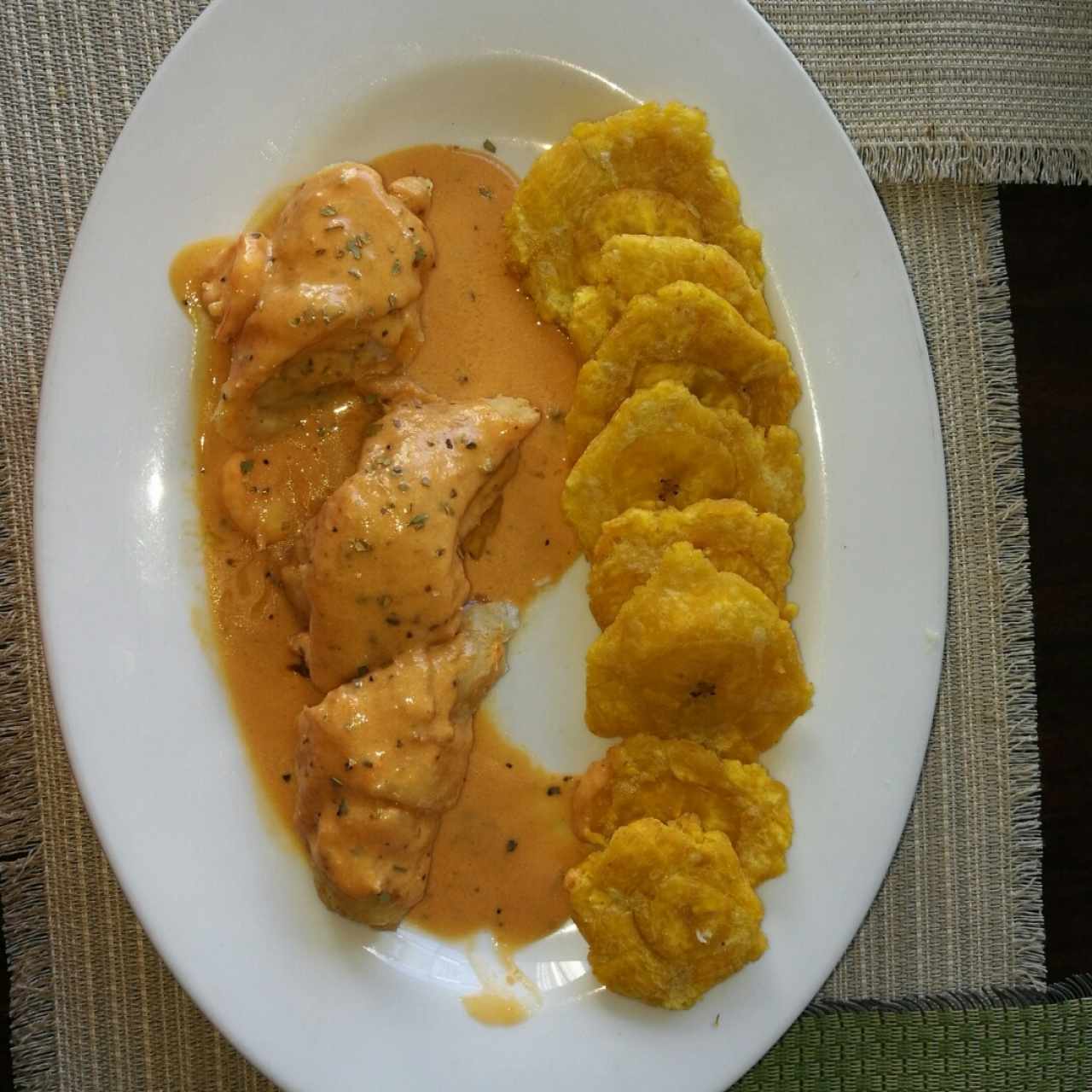 Corvina rellena de camarones