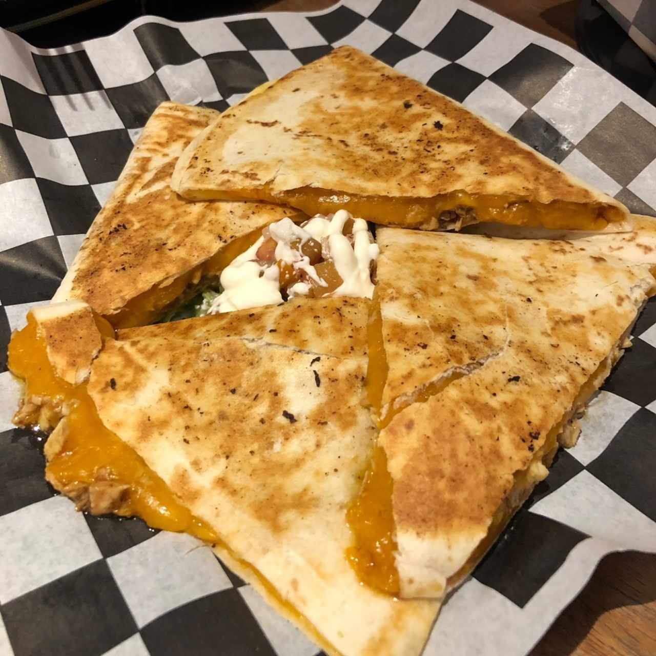 & More - Quesadilla de Pollo