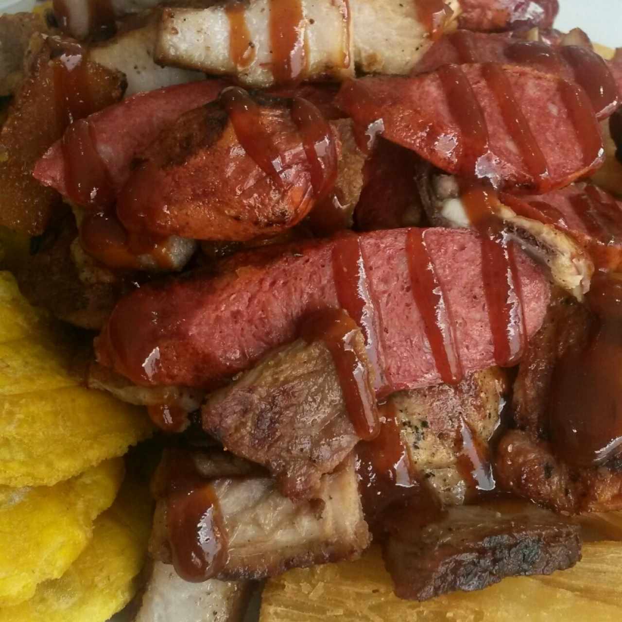 picada mixta con 2 acompañamientos