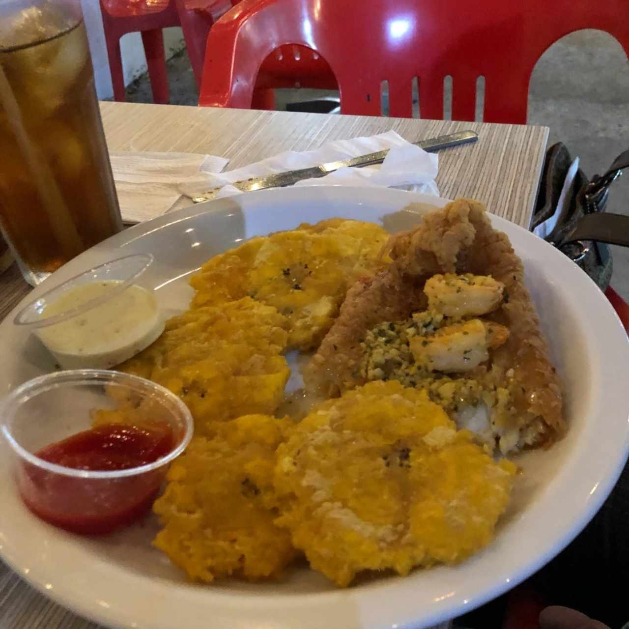 Filete de Corvina con Camarones al Ajillo