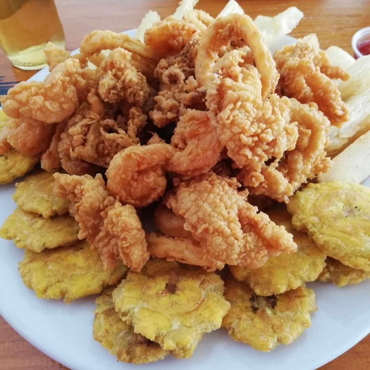 Mixto de Mariscos apanados y patacones