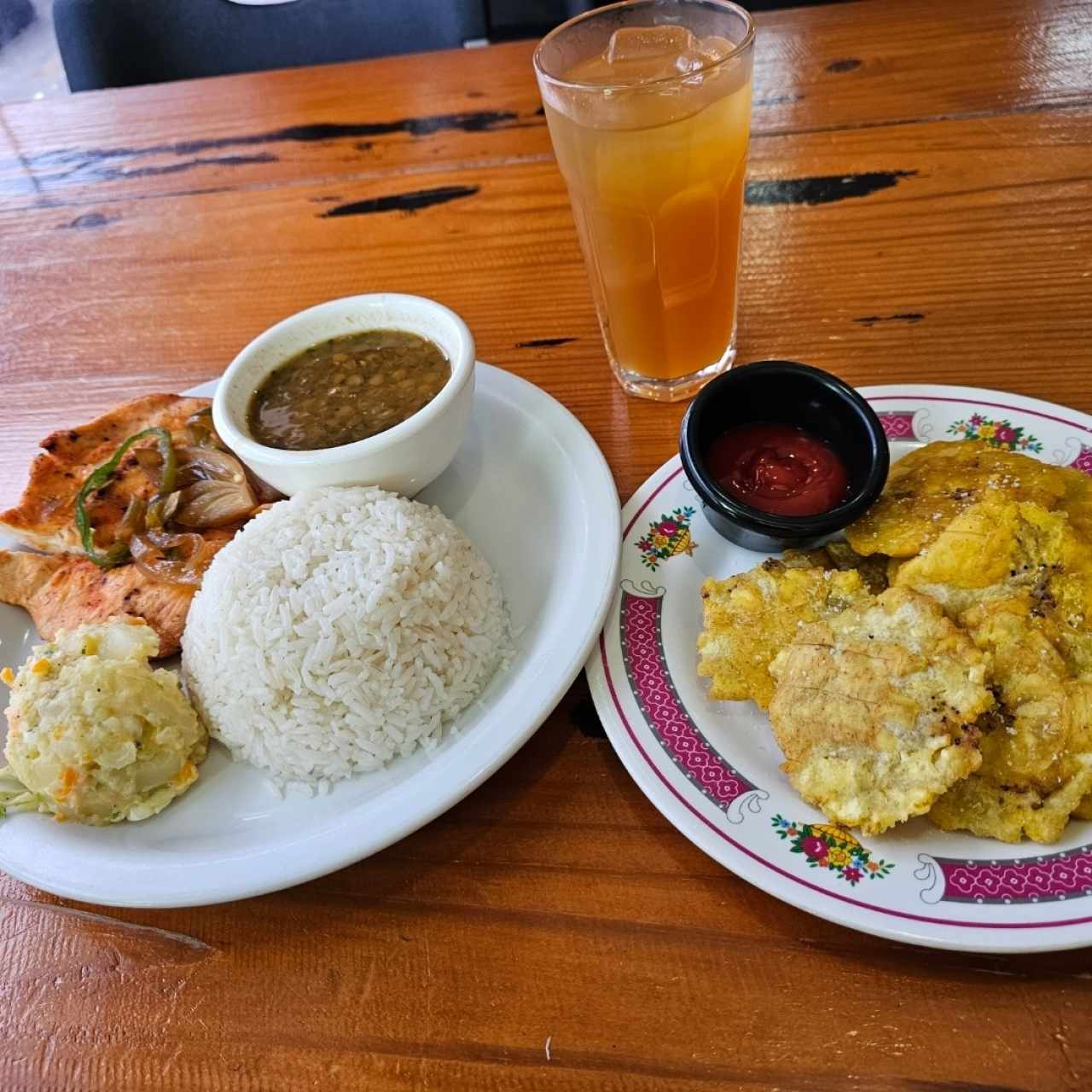 Grill - Pollo Asado + orden de patacones y chicha de limón 🍋 con raspadura 