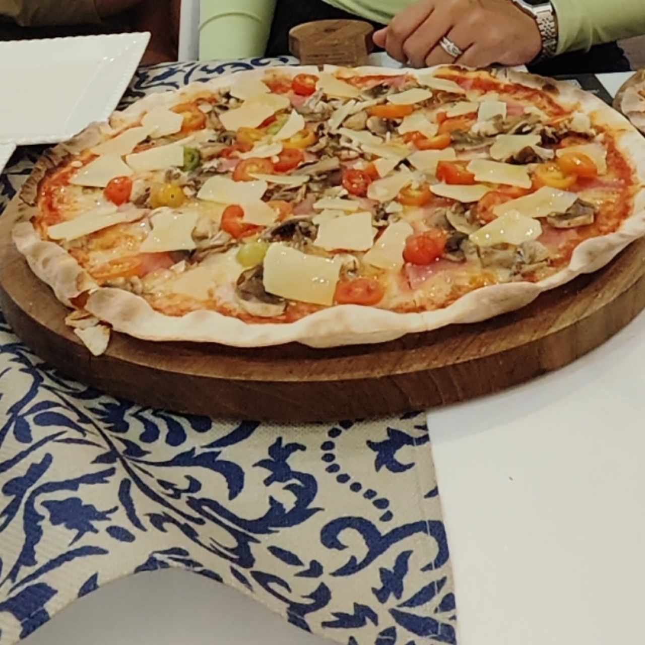 Pizza Prosciutto e Champiñones