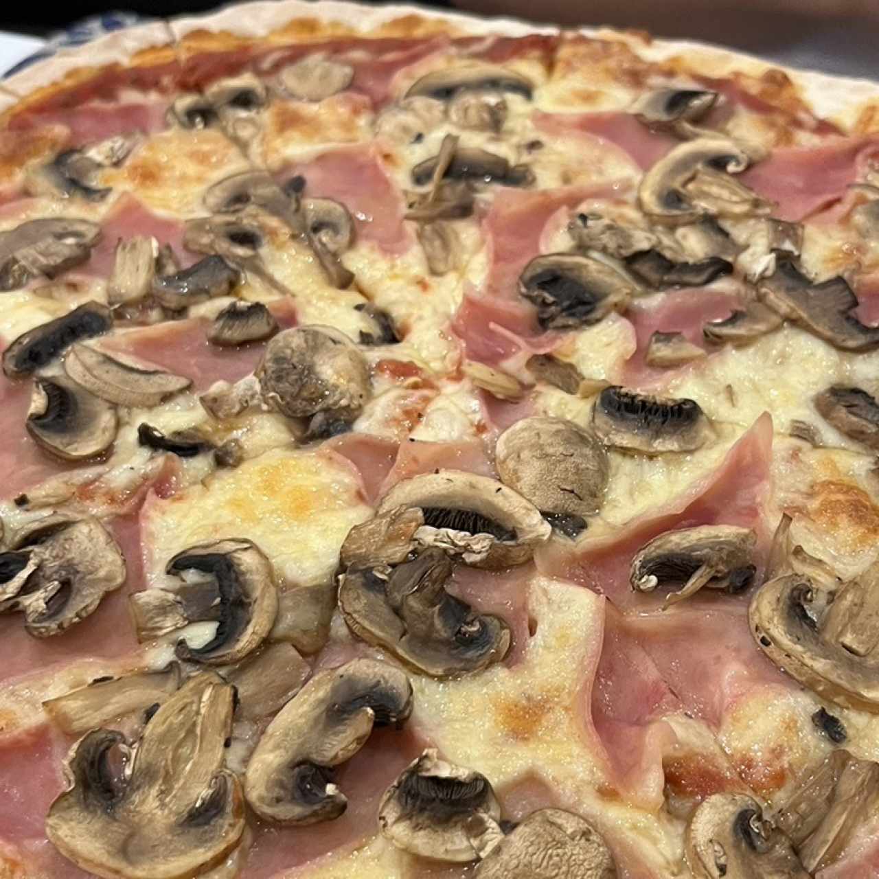 Pizza Prosciutto e Champiñones