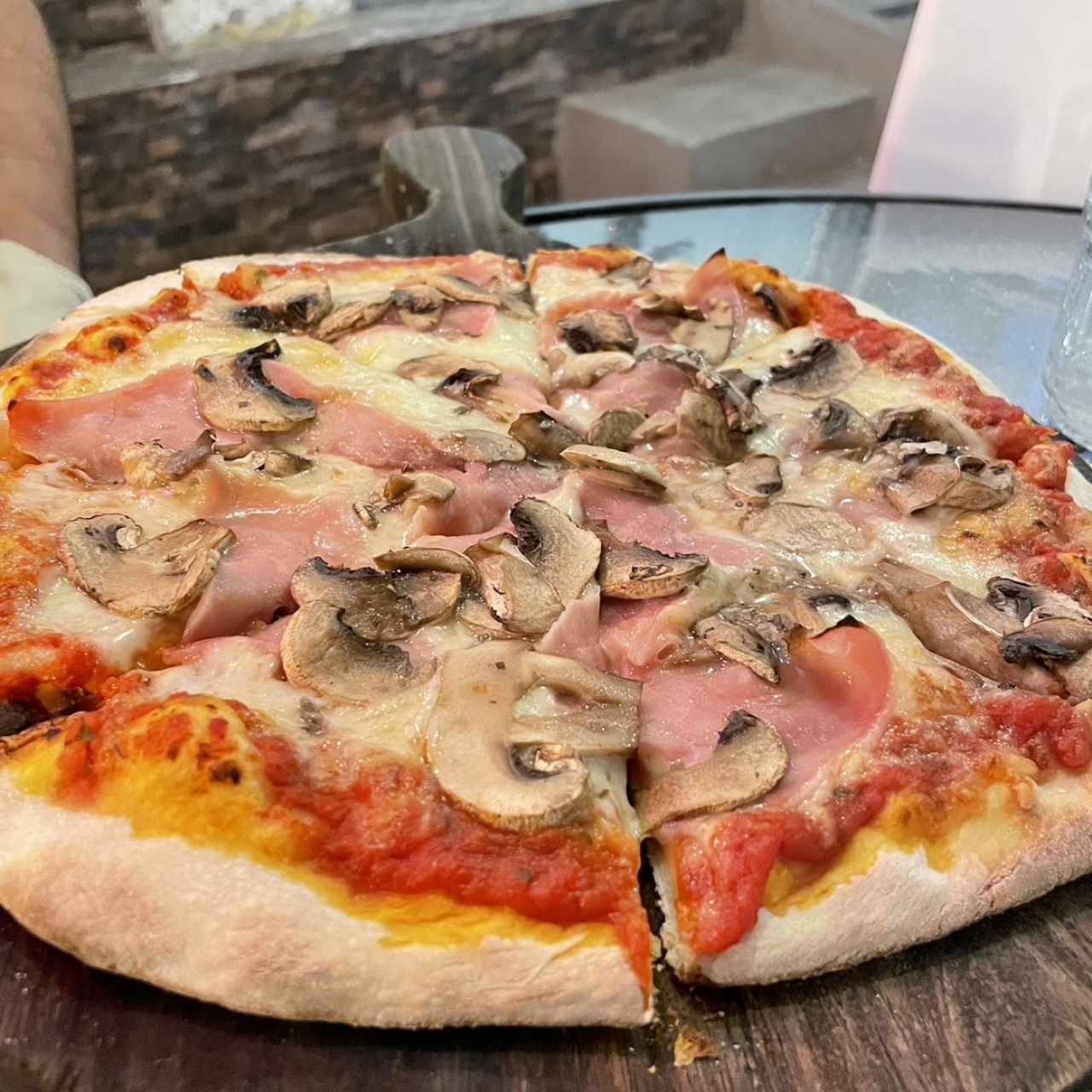 Pizza Prosciutto e Champiñones