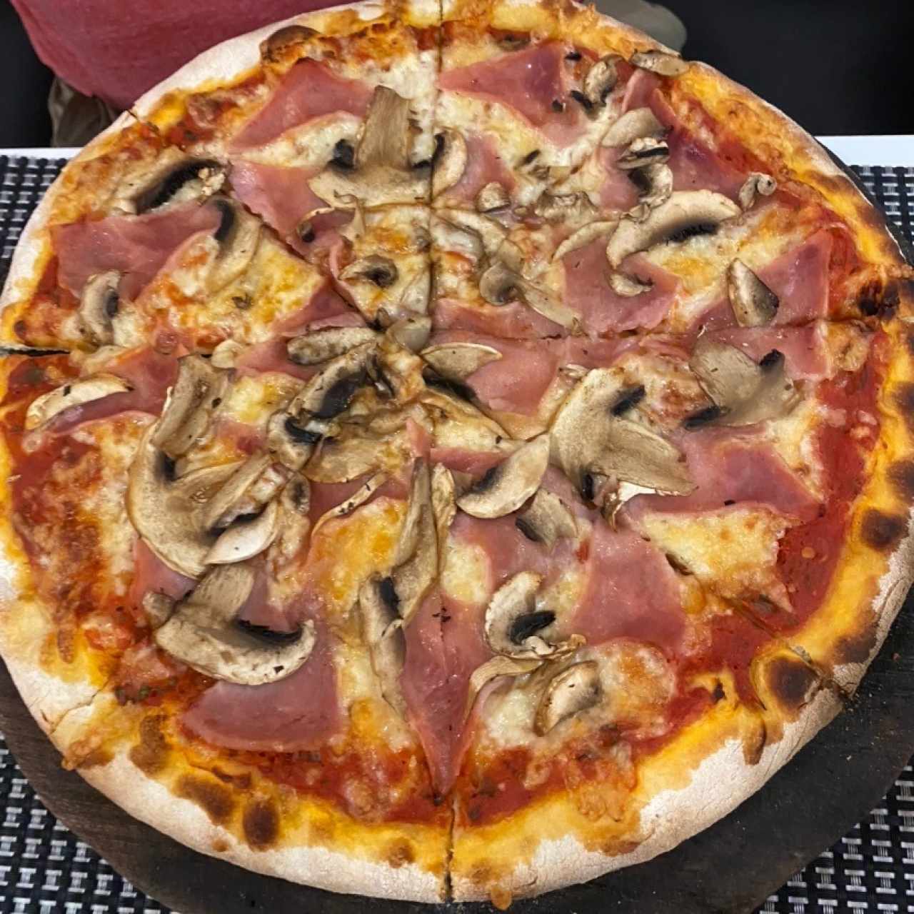 Pizza Prosciutto e Champiñones