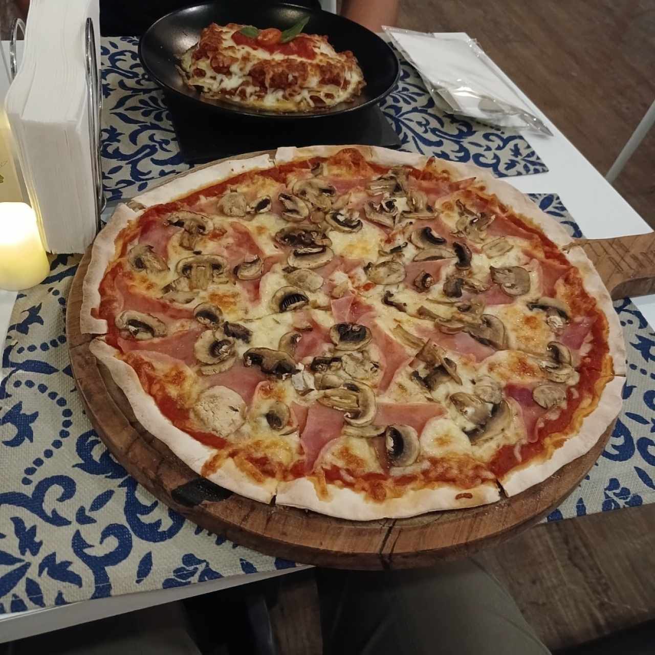 Pizza Prosciutto e Champiñones