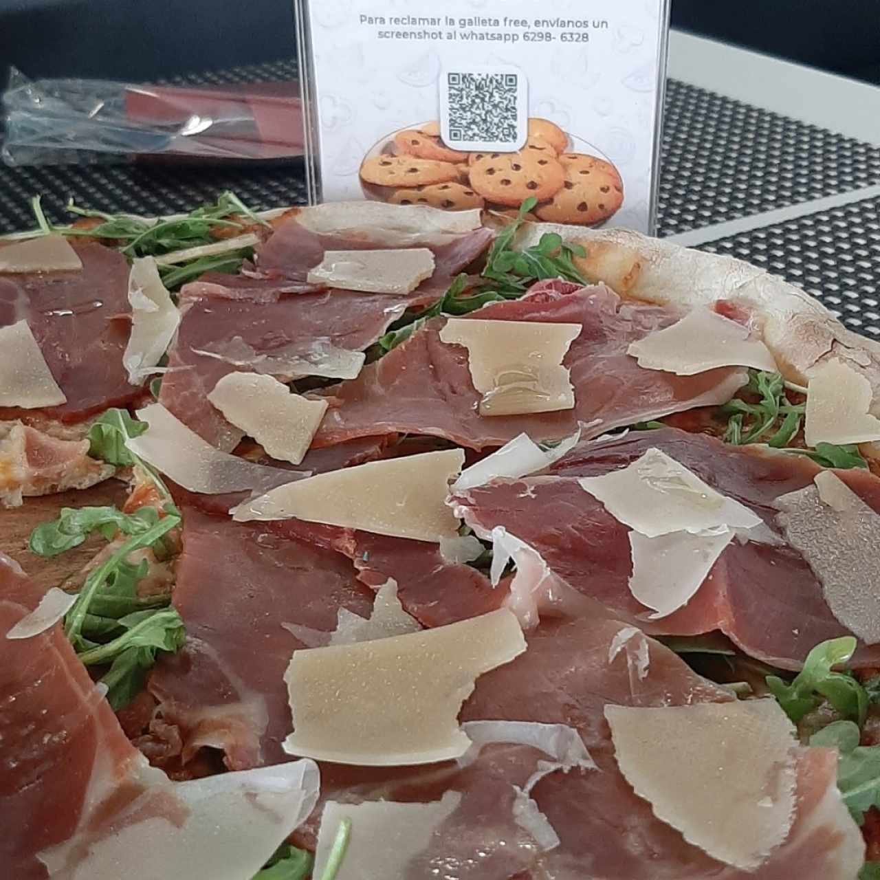 Pizza Prosciutto e Tartufo