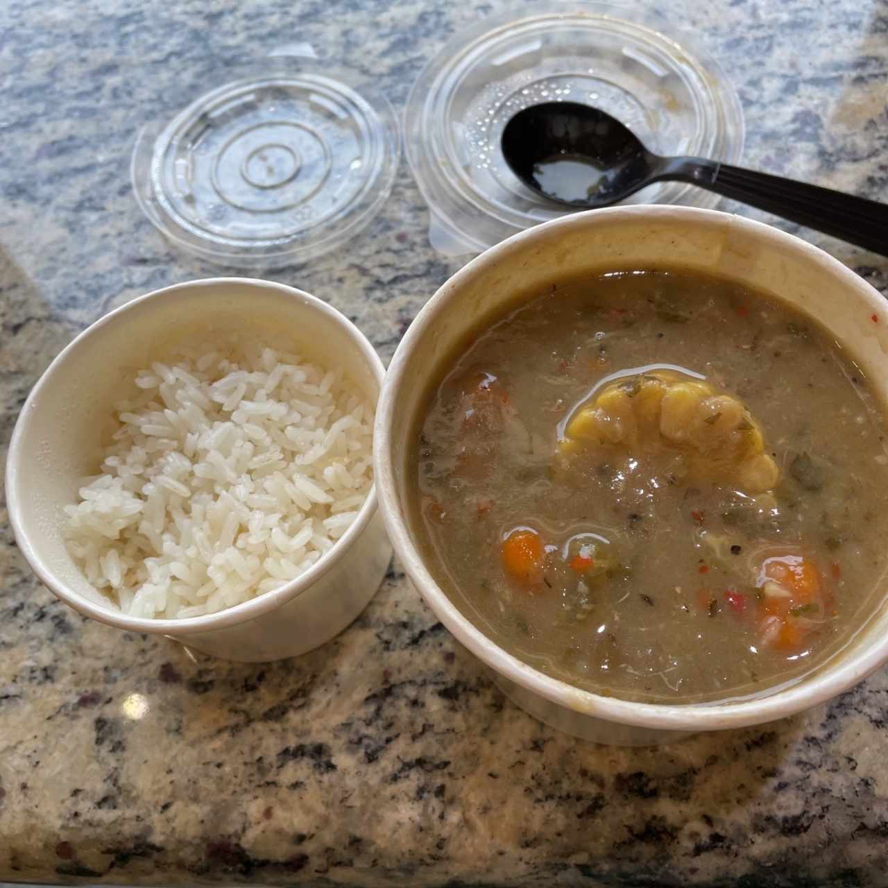 Sopa de lentejas con jarrete.