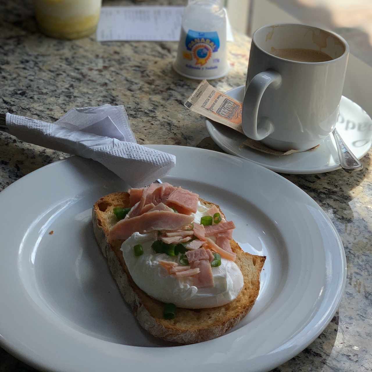 tostada c huevos poche 