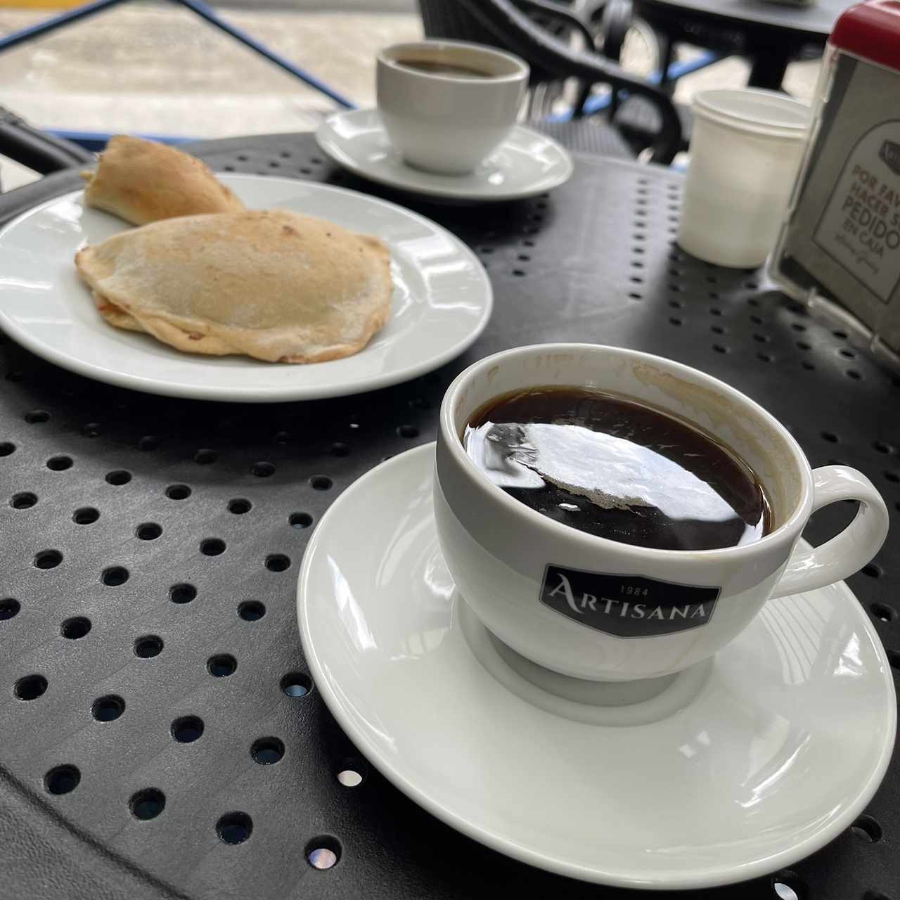 Americano / empanada de queso 