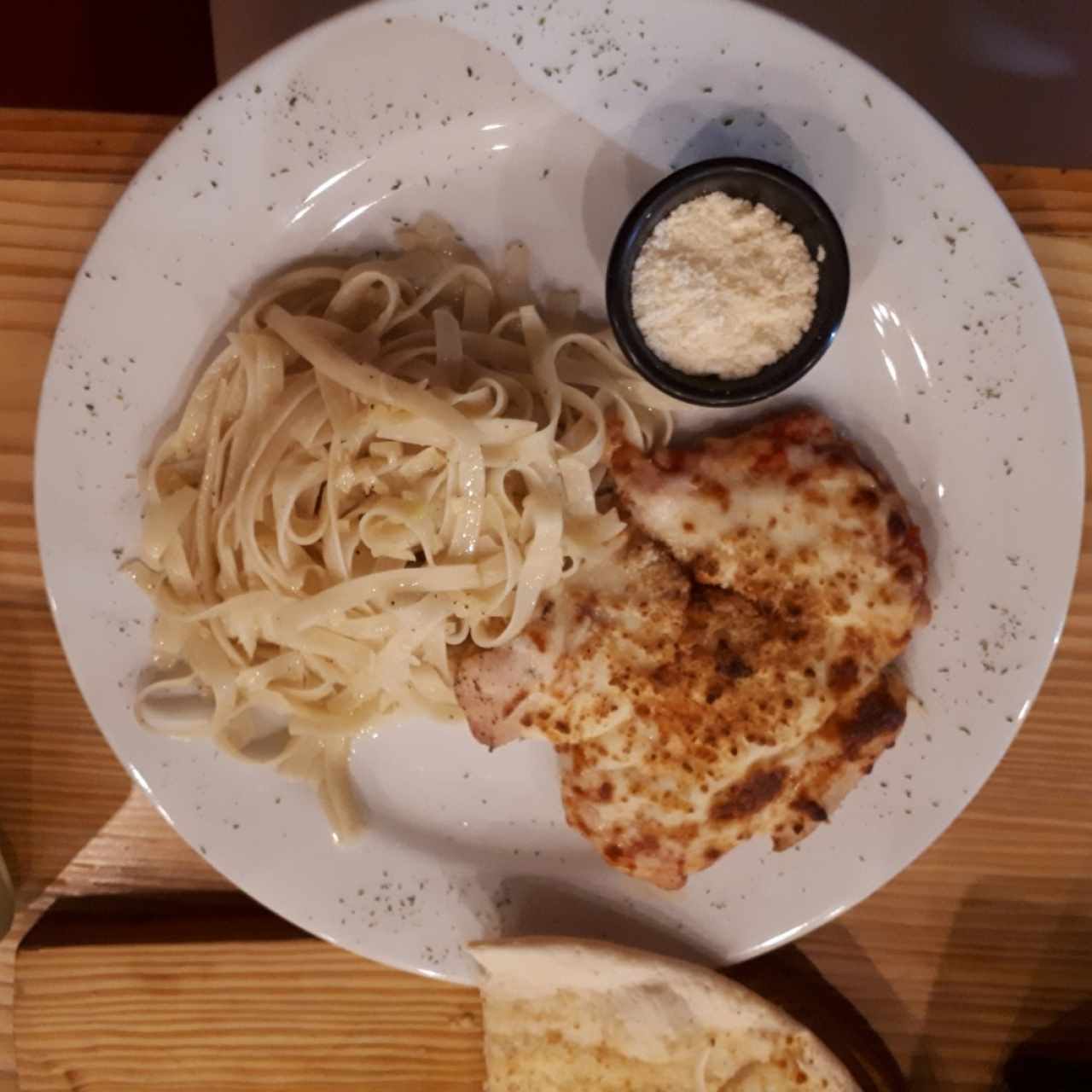 pastas al óleo pechuga de pollo gratinada