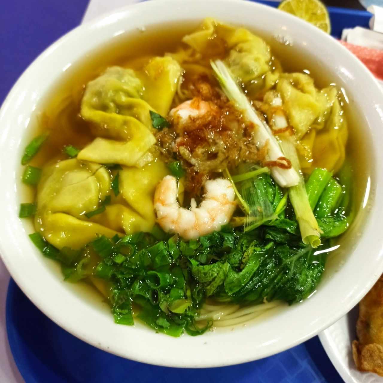 Sopa de wanton con camarones 