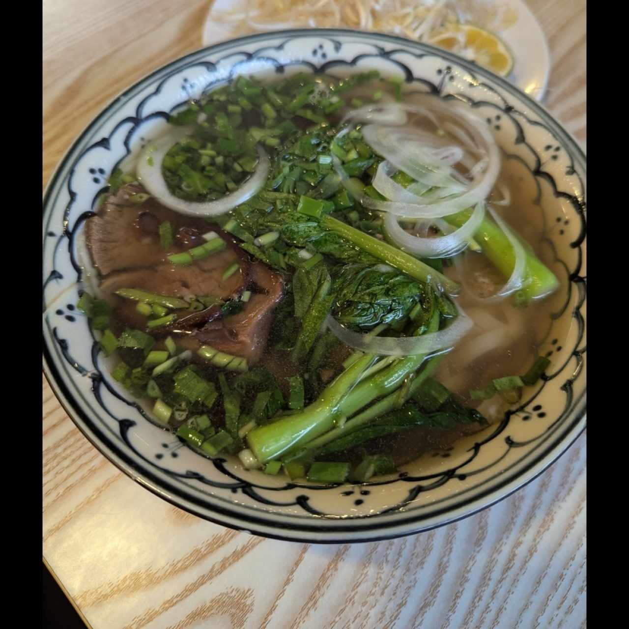 Sopa con Fideos de Arroz Vegetariano