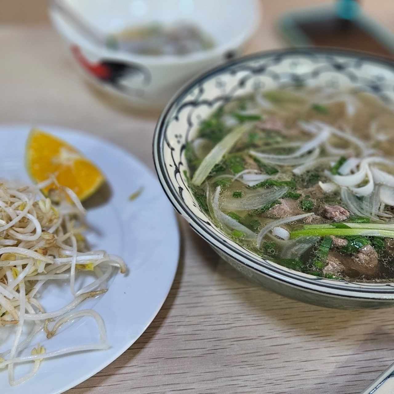 Pho de carne poco a cocida 