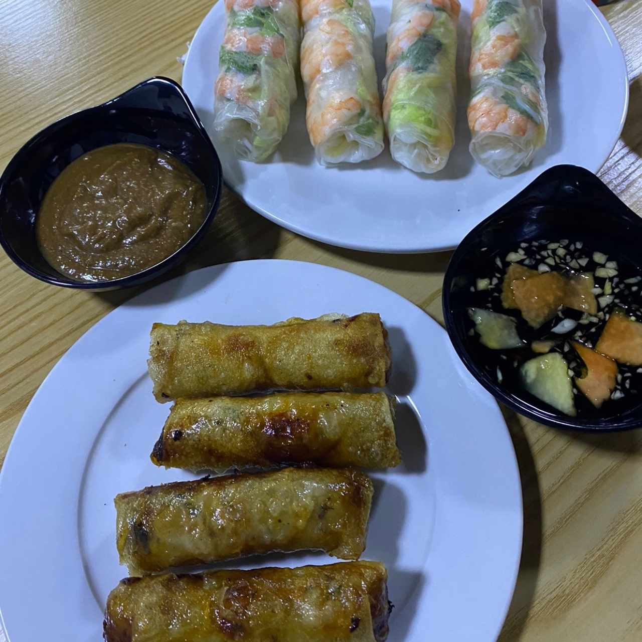 Rollitos de primavera de puerco y camarones