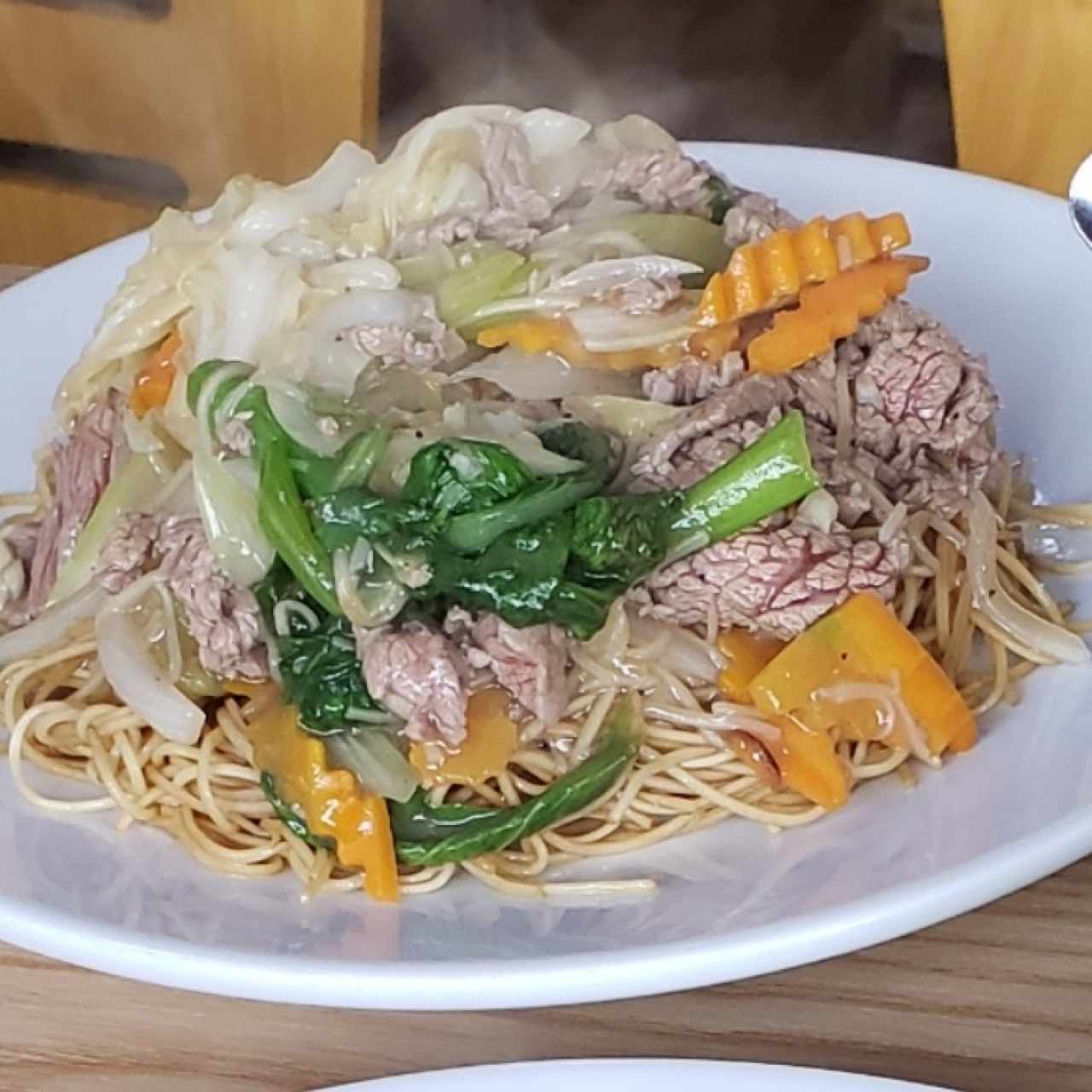 Fideos Salteados Con Carne de res