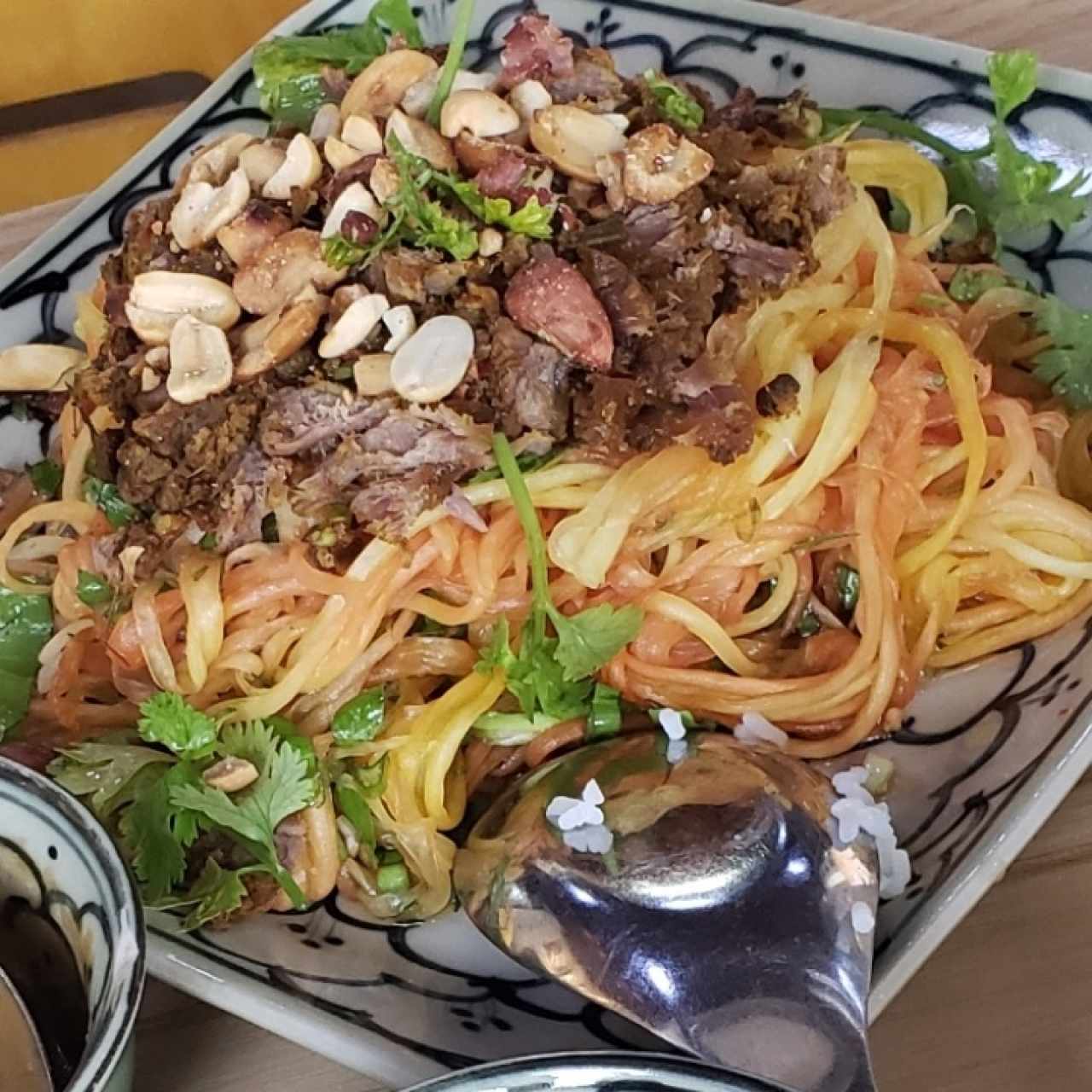 Ensalada de Papaya con Carne de Res a la Parrilla