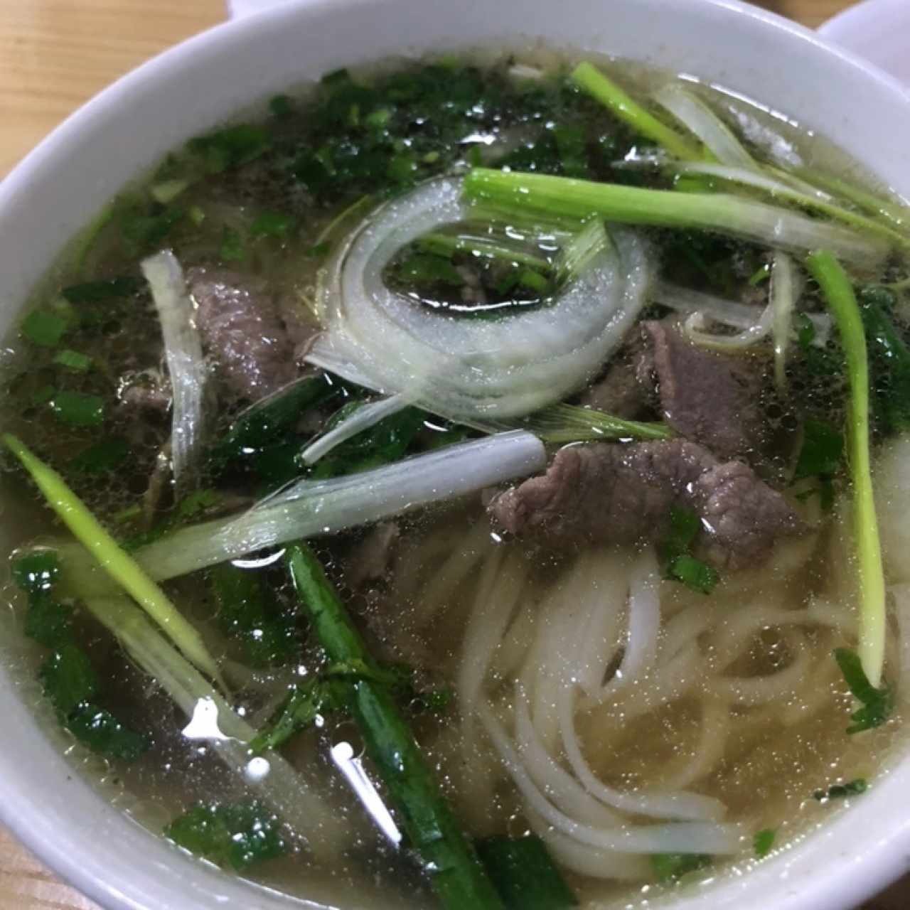 Pho de carne salteado en ajo