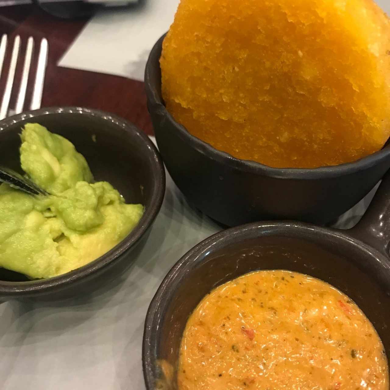 tortilla gratis de entrada con salaa picante y de guacamole