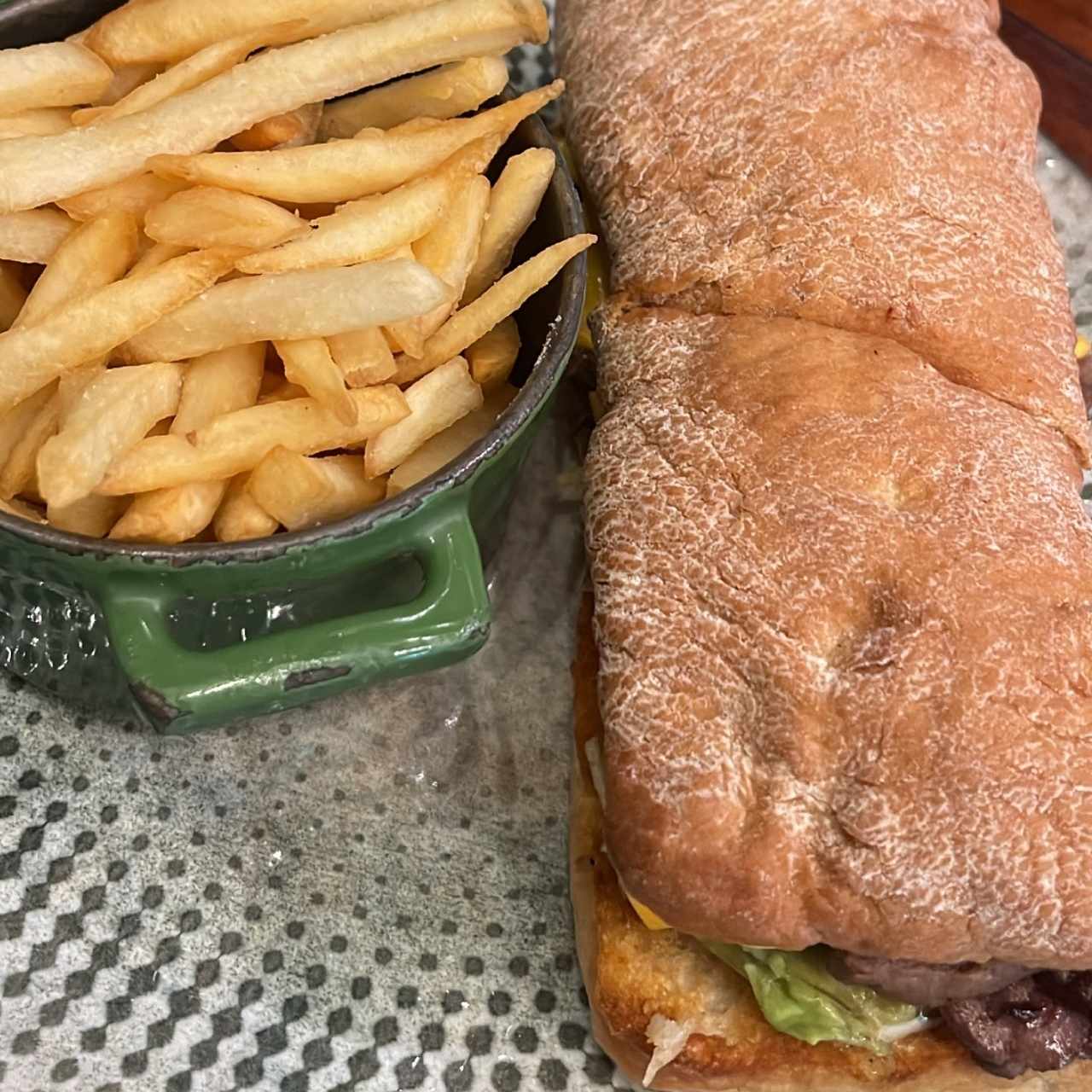 Sándwich cheesesteak muh