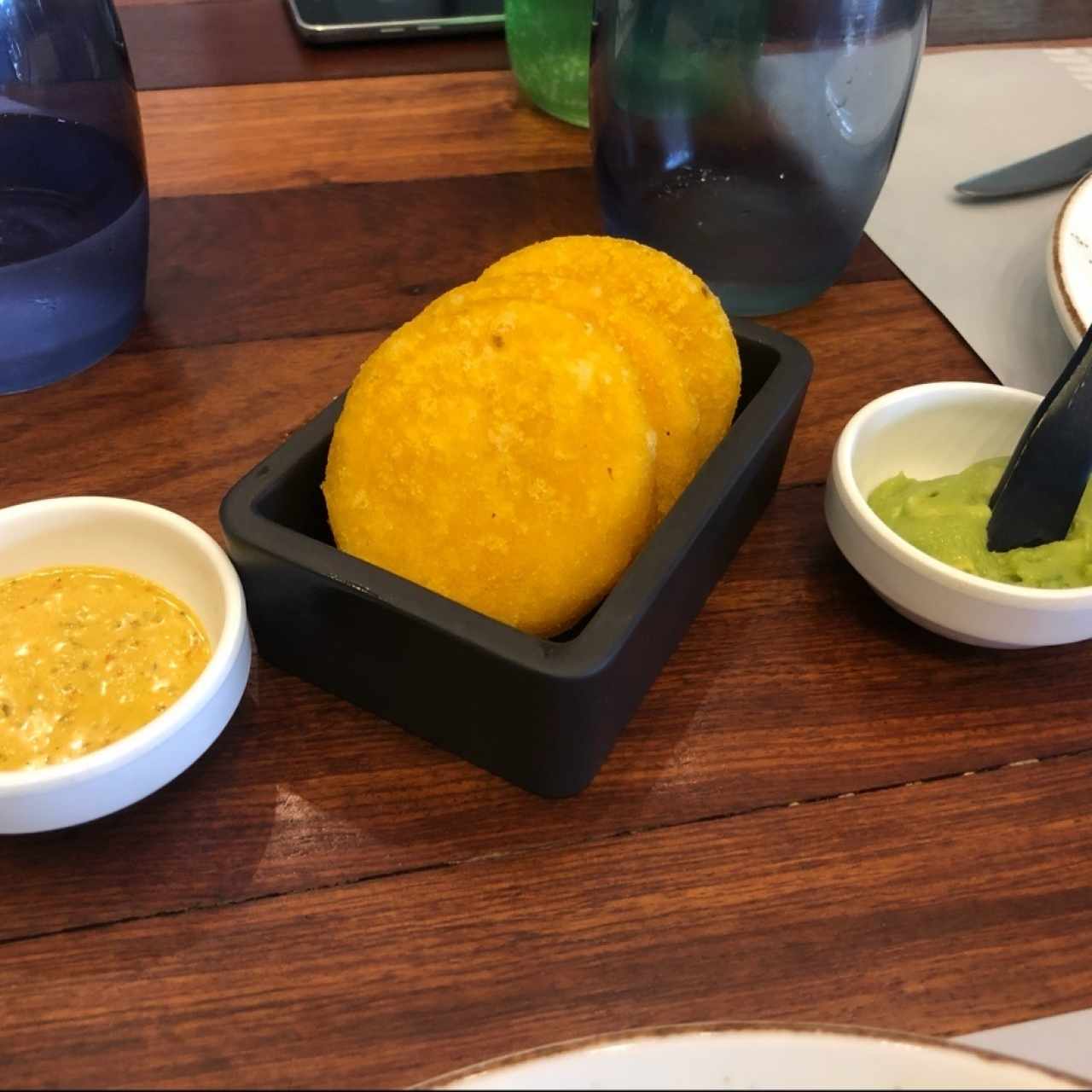 tortillas con picante y guacamole